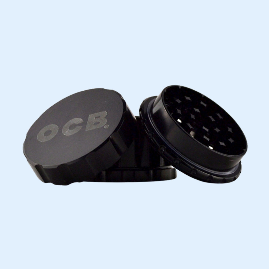 OCB Premium Grinder Schwarz – Deckel abgenommen, Blick auf die Mahlzähne