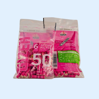 Lifestyle Shot GIZEH Pink Aktivkohlefilter 50er Bag im Setup – Aktivkohlefilter für deinen Headshop‑Vibe & saubere Drehmomente