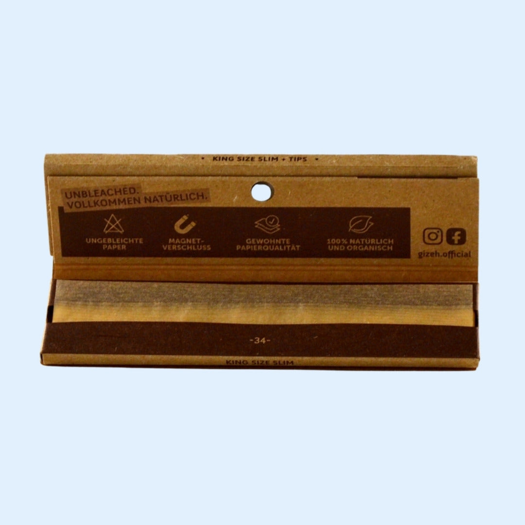 GIZEH Unbleached King Size Slim Papers + Tips – geöffnetes Heftchen mit ungebleichten Papers und Tips