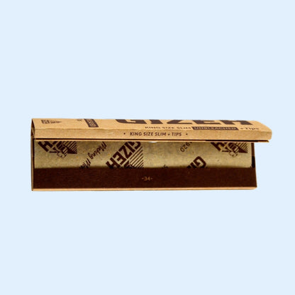 GIZEH Unbleached King Size Slim Papers + Tips – geöffnetes Heftchen von oben