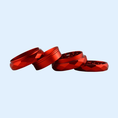 NV Grinder Pyramid Rot – 4 Teile nebeneinander von der Seite
