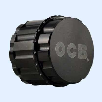 OCB Premium Grinder 4-teilig Schwarz – geschlossen mit OCB-Logo