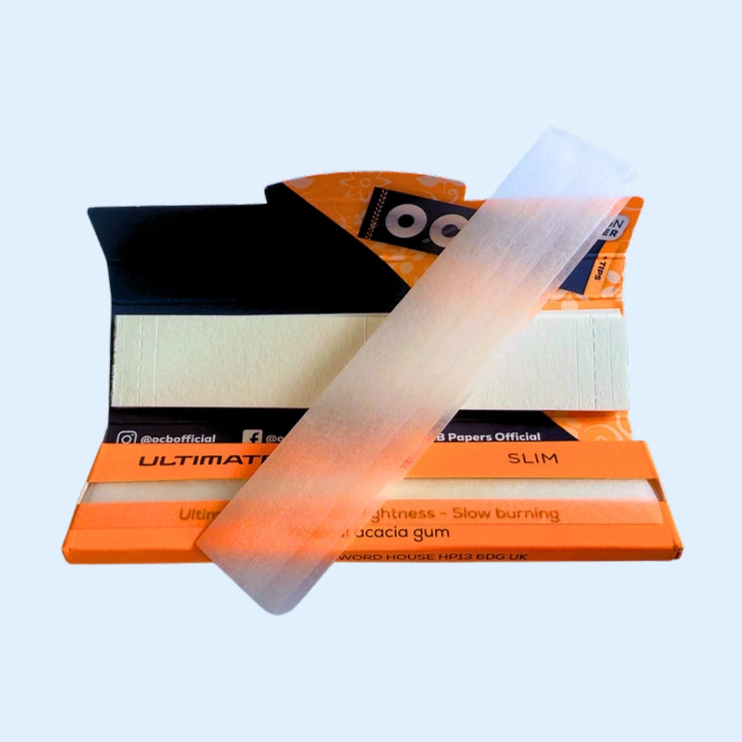 OCB Ultimate Papers + Filters – geöffnet mit herausgezogenem Blatt