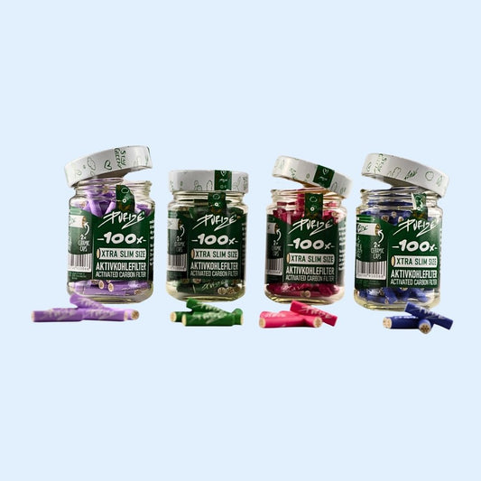 PURIZE Colored Aktivkohlefilter 100er Glas – bunte XTRA Slim Filter Ø 5,9 × 26,9 mm in nachhaltig‑wiederverwendbarem Glasbehälter