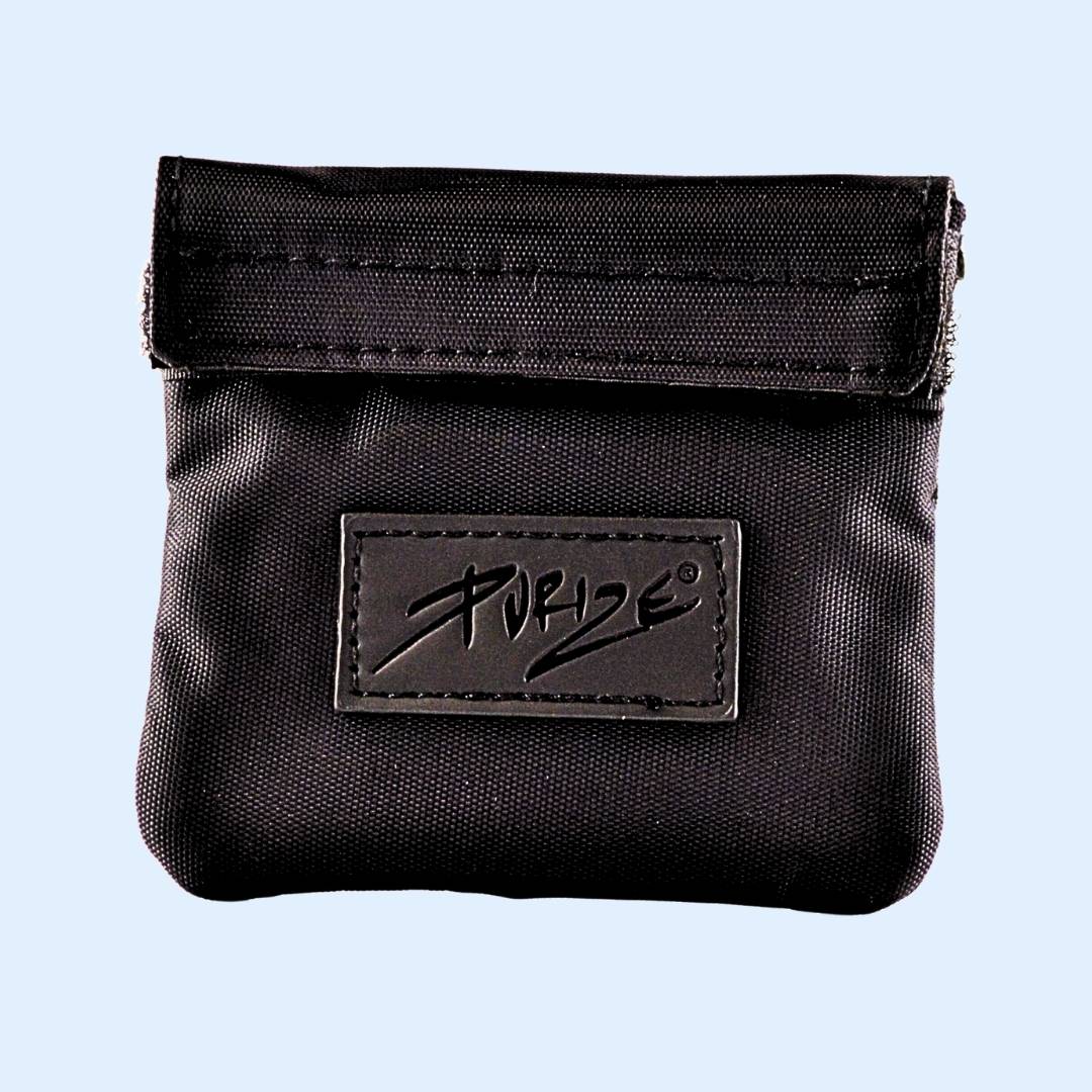 PURIZE Smell‑Proof Bag XS Schwarz – geruchsdichte Aktivkohletasche 10 × 9,5 cm mit wasserdichtem Reissverschluss