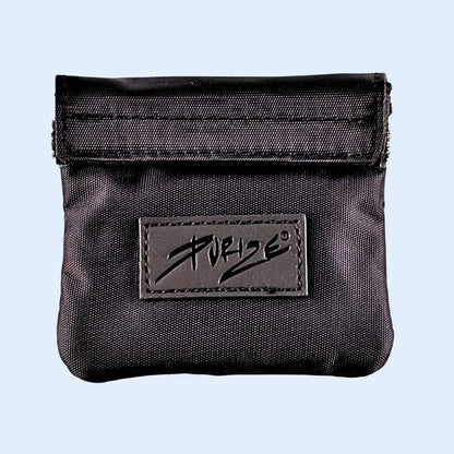 Detailaufnahme PURIZE Smell‑Proof Bag XS – luftdichtes Material, Aktivkohle‑Futter zur Geruchskontrolle