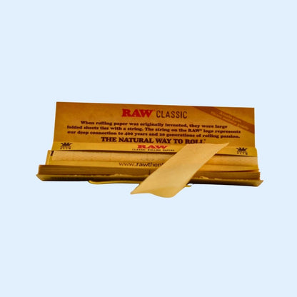 RAW Classic King Size Papers beim Rollen – Stoner Zubehör